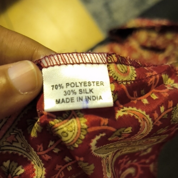 Elegant Paisley Print Red and Cream Skirt Set - Picture 9 of 9